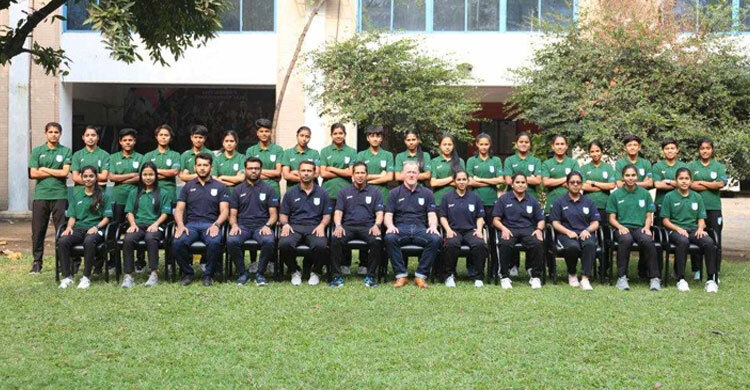 গভীর রাতে দুবাই যাচ্ছে নারী ফুটবল দল